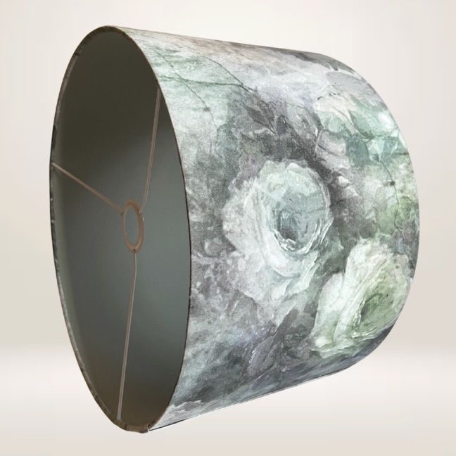 Handgjord lampskärm klädd på insidan och utsidan